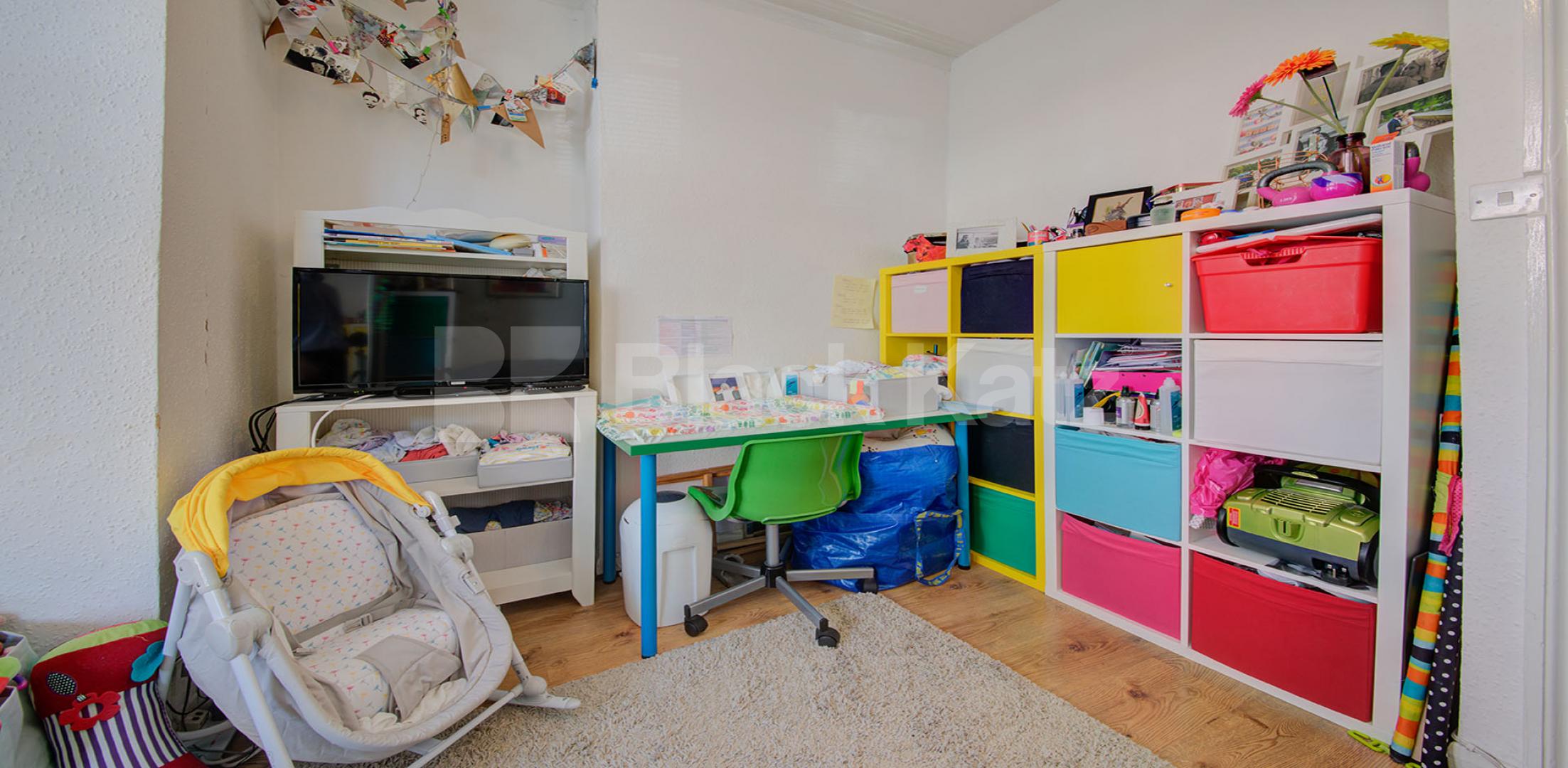 Spacious one bed with garden mins to tube and shops Alexander Road, Archway